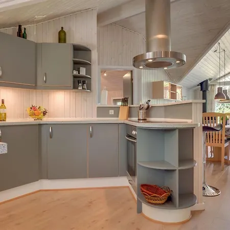 Semesterbostad Esaline - 400m From The Sea By Interhome Hals