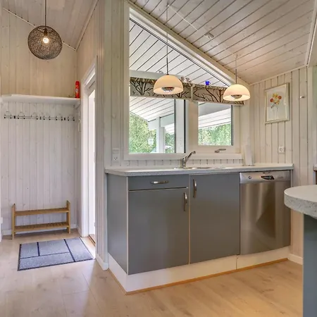Esaline - 400m From The Sea By Interhome Hals