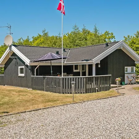 Esaline - 400m From The Sea By Interhome Hals